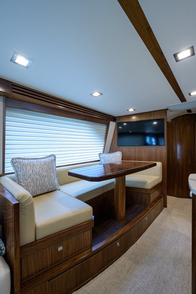 Viking 68 Uptight-Dinette