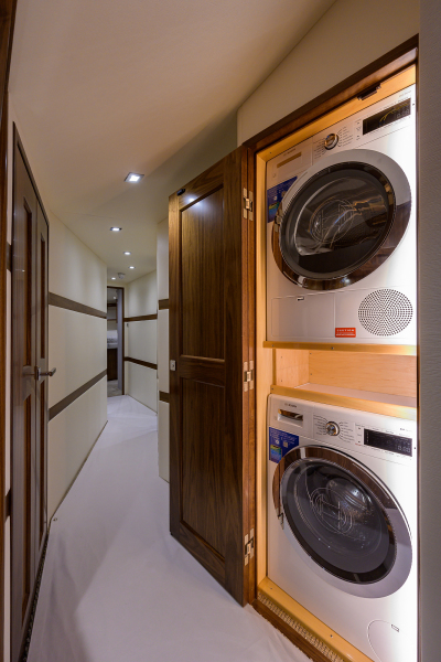Viking 68 Uptight-Laundry