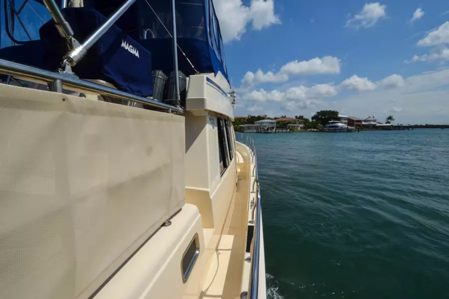 2006 Mainship 430 Trawler