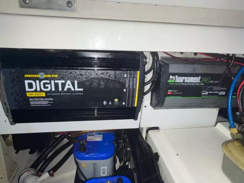 2017 Boston Whaler 270 Dauntless