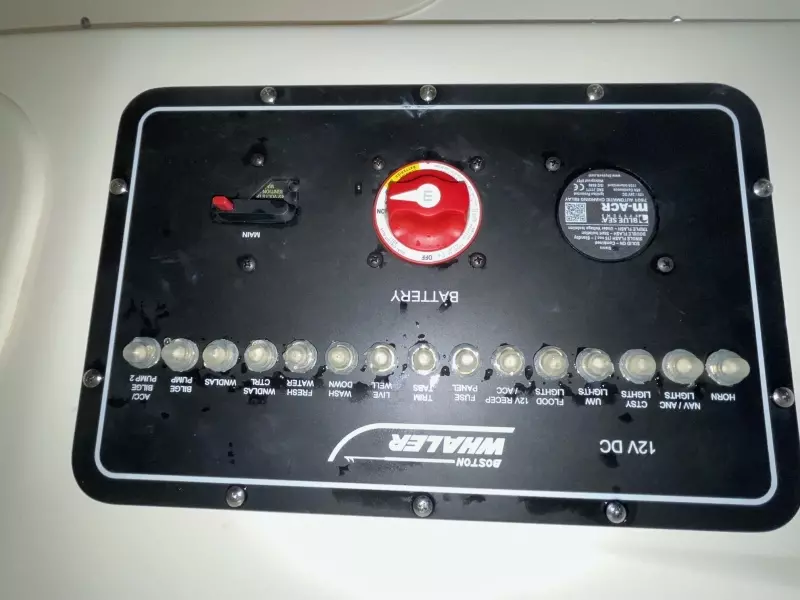 2017 Boston Whaler 270 Dauntless