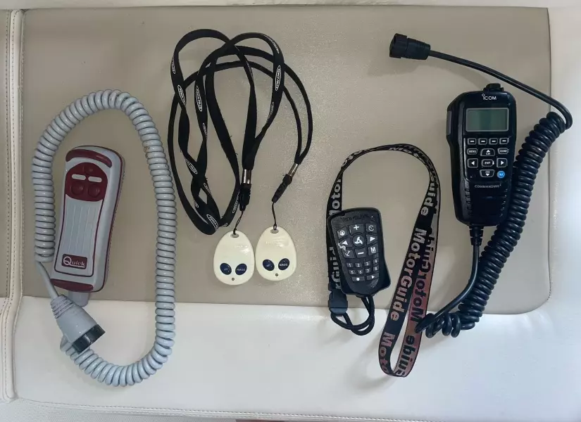 2017 Boston Whaler 270 Dauntless