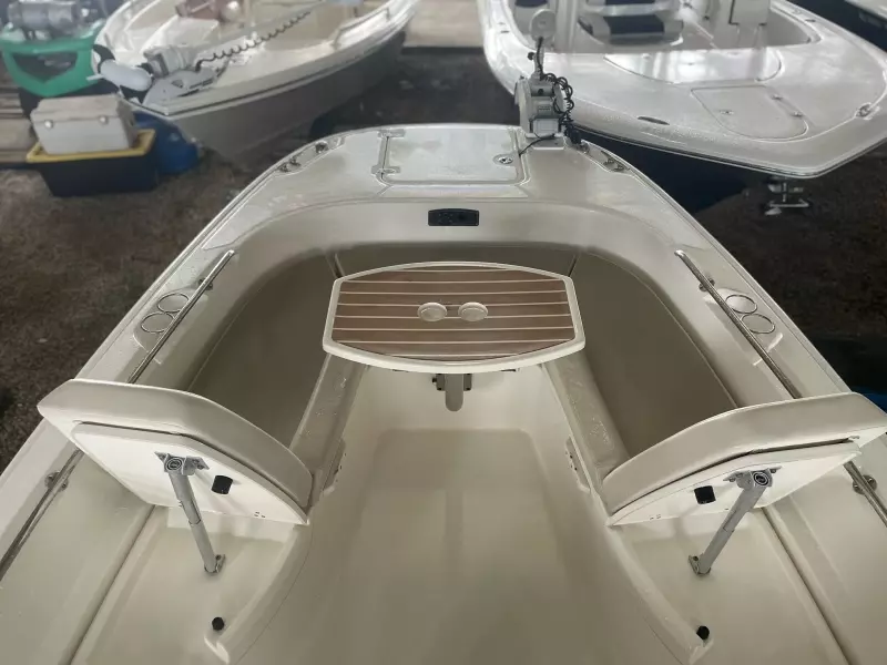 2017 Boston Whaler 270 Dauntless
