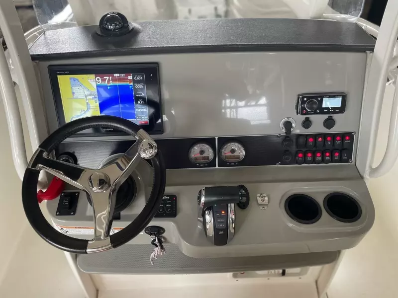 2017 Boston Whaler 270 Dauntless