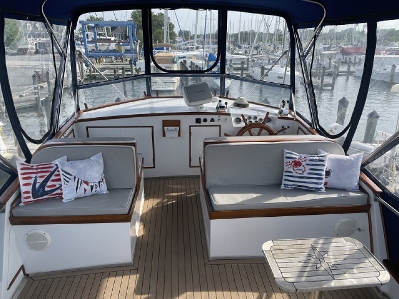 42' Grand Banks flybridge forward