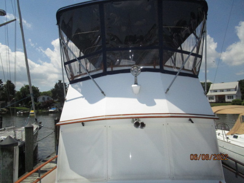 42' Grand Banks foredeck aft