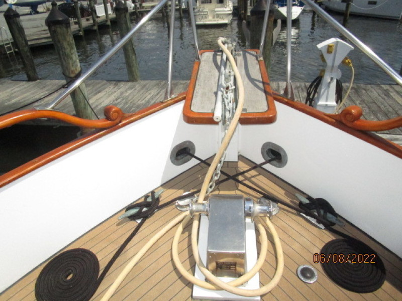 42' Grand Banks anchor windlass