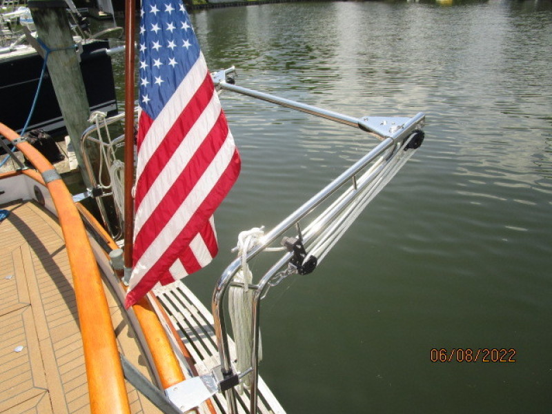 42' Grand Banks tender davits