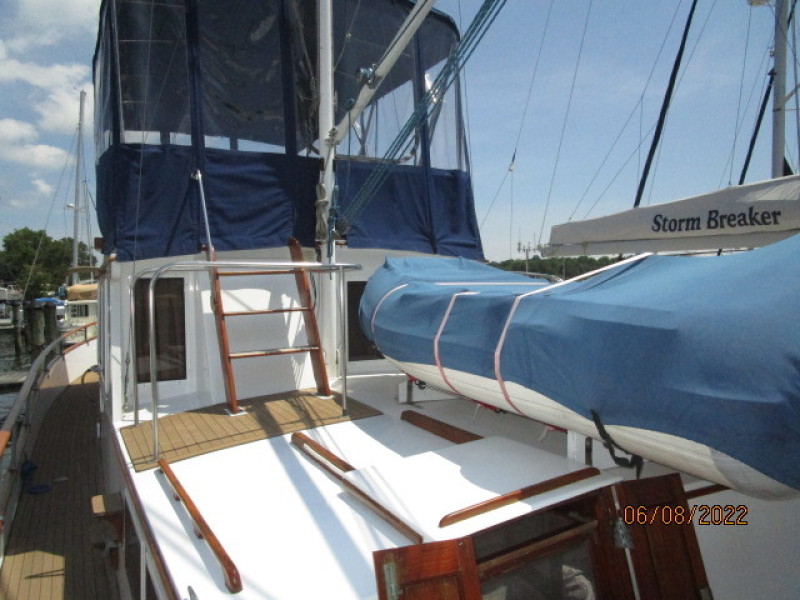 42' Grand Bank trunk cabin forward