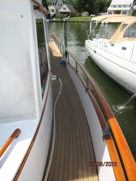 42' Grand Banks port side deck1