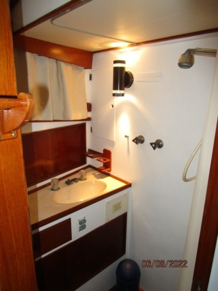 42' Grand Banks guest stateroom head