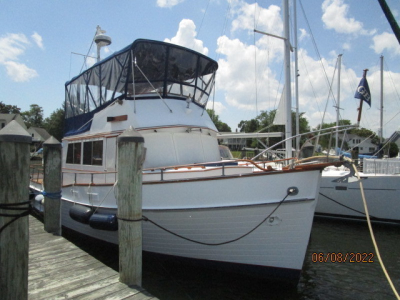 42' Grand Banks starboard forward profile1