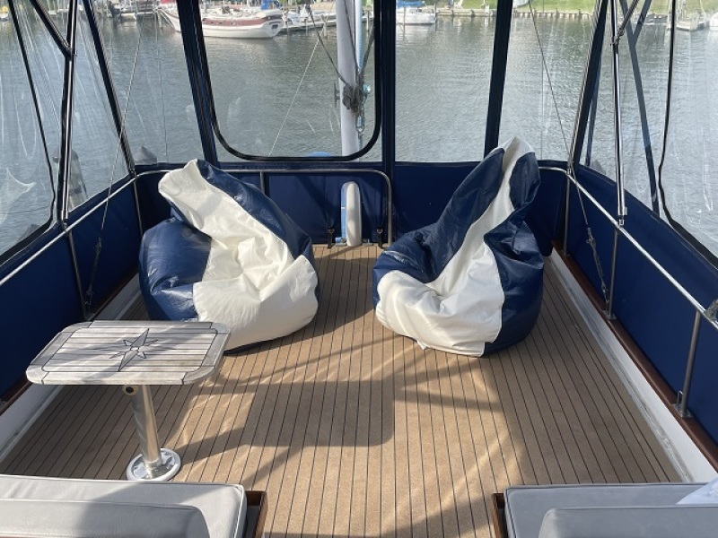 42' Grand Banks flybridge aft
