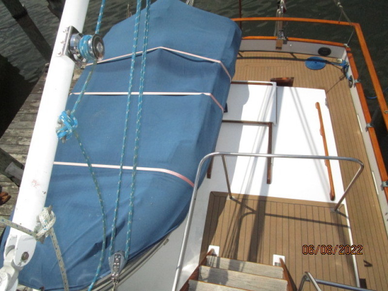 42' Grand Banks trunk cabin aft