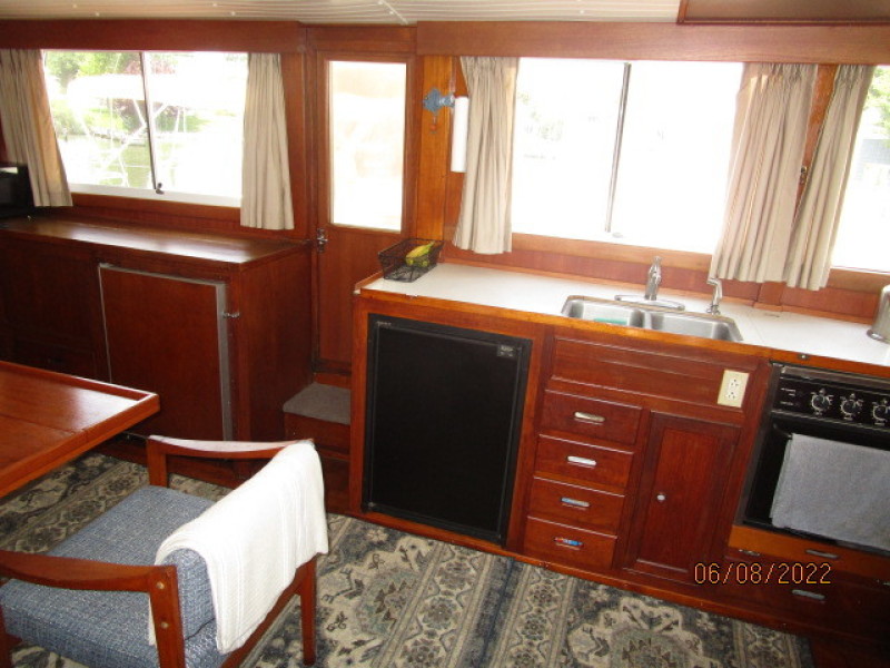 42' Grand Banks salon port