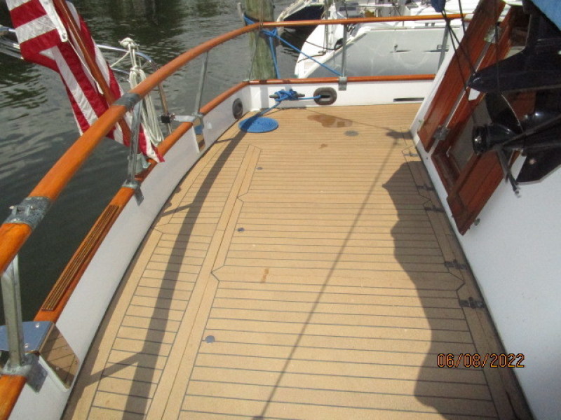 42' Grand Banks aftdeck port