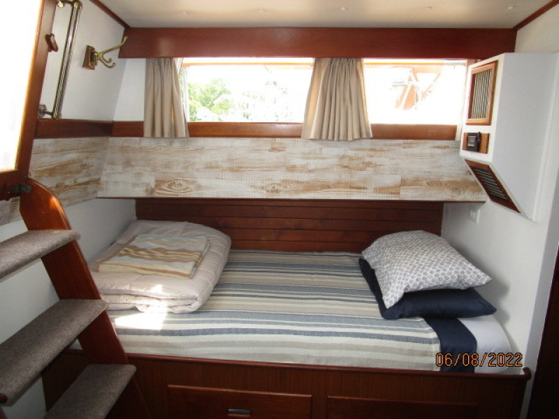 42' Grand Banks master stateroom starboard