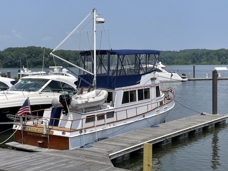 42' Grand Banks starboard aft profile