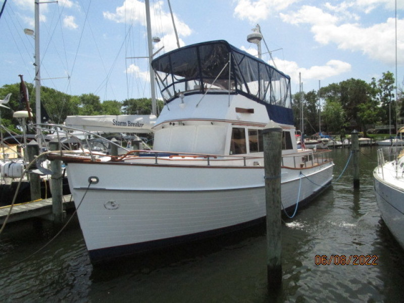 42' Grand Banks port forward profile3