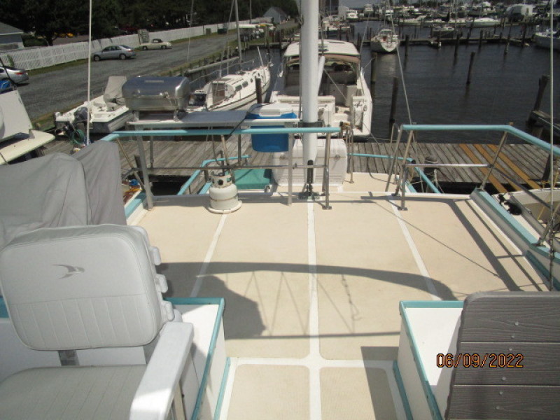 38' Marine Trader flybridge aft