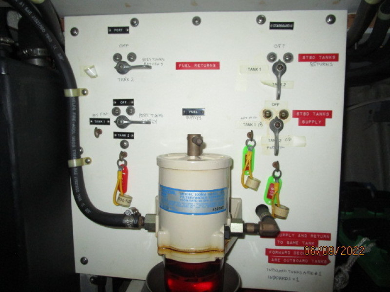 38' Marine Trader fuel manifold