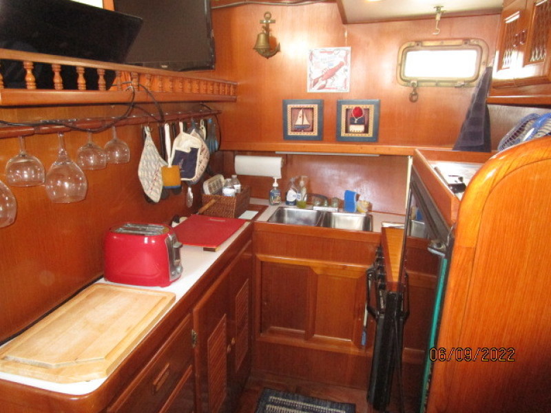 38' Marine Trader galley3