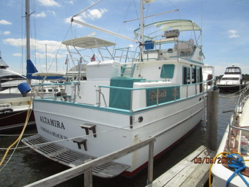 38' Marine Trader starboard aft profile