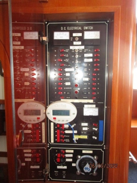 38' Marine Trader electrical panel