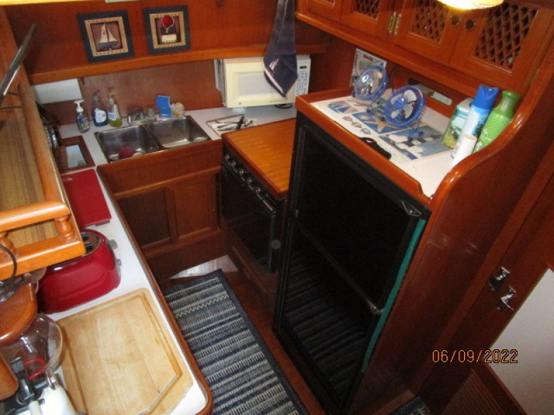 38' Marine Trader galley1