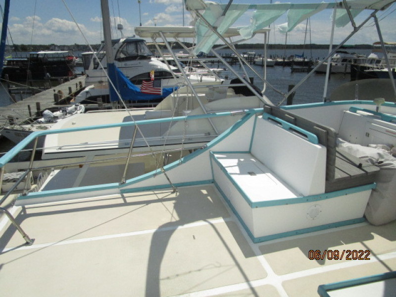 38' Marine Trader flybridge port
