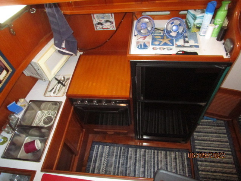 38' Marine Trader galley2