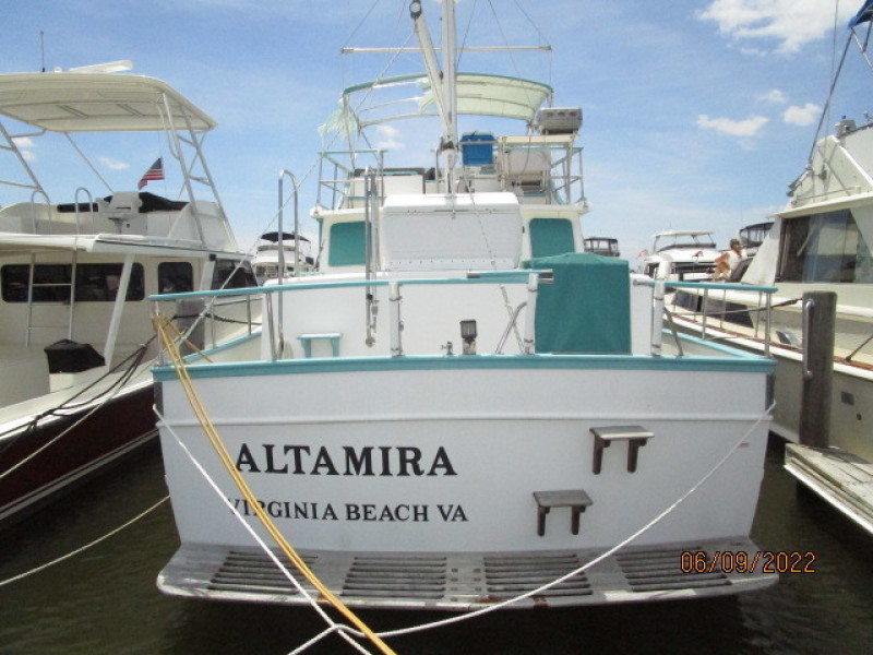 38' Marine Trader aft profile