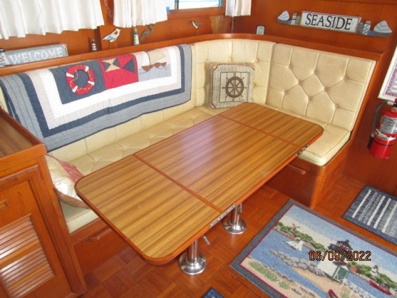 38' Marine Trader salon table