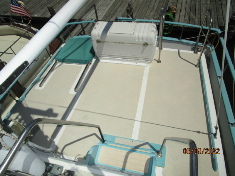 38' Marine Trader trunk cabin aft
