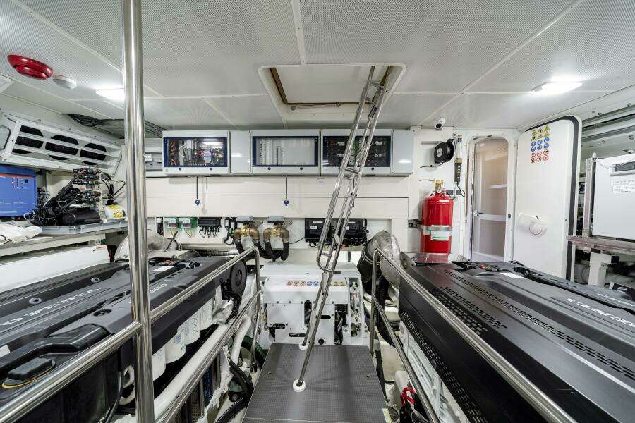 75ft Absolute Yacht For Sale