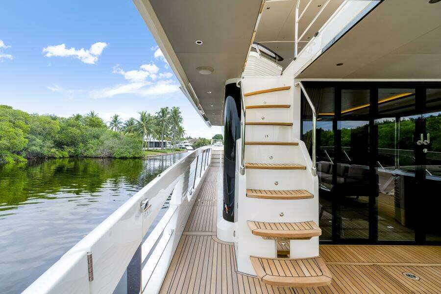75ft Absolute Yacht For Sale