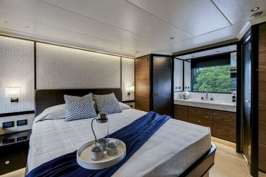 75ft Absolute Yacht For Sale