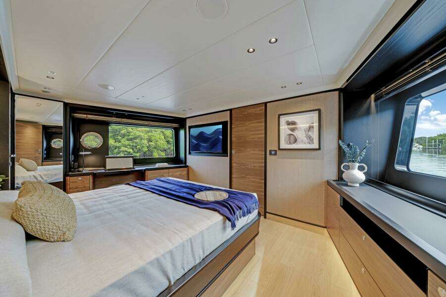 75ft Absolute Yacht For Sale