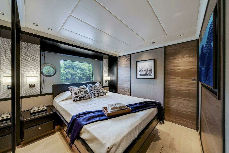 75ft Absolute Yacht For Sale