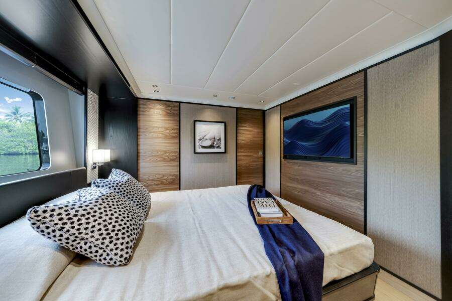 75ft Absolute Yacht For Sale