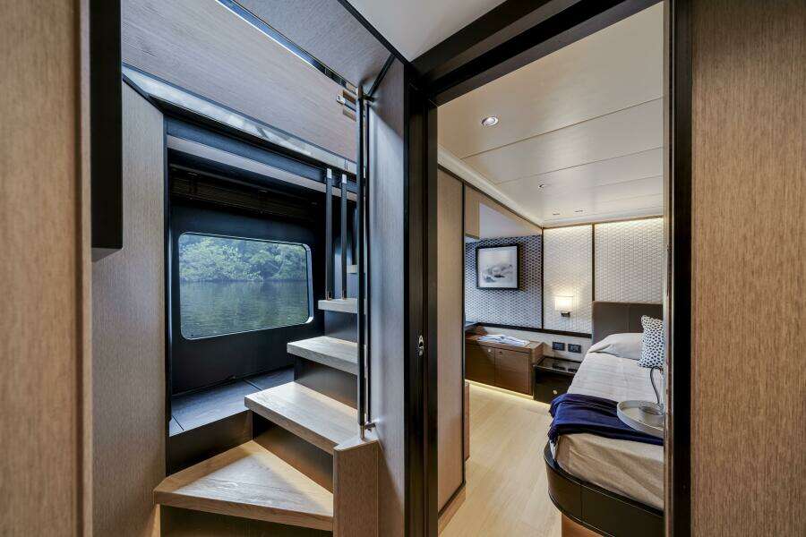 75ft Absolute Yacht For Sale