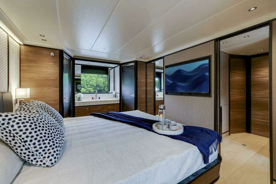 75ft Absolute Yacht For Sale
