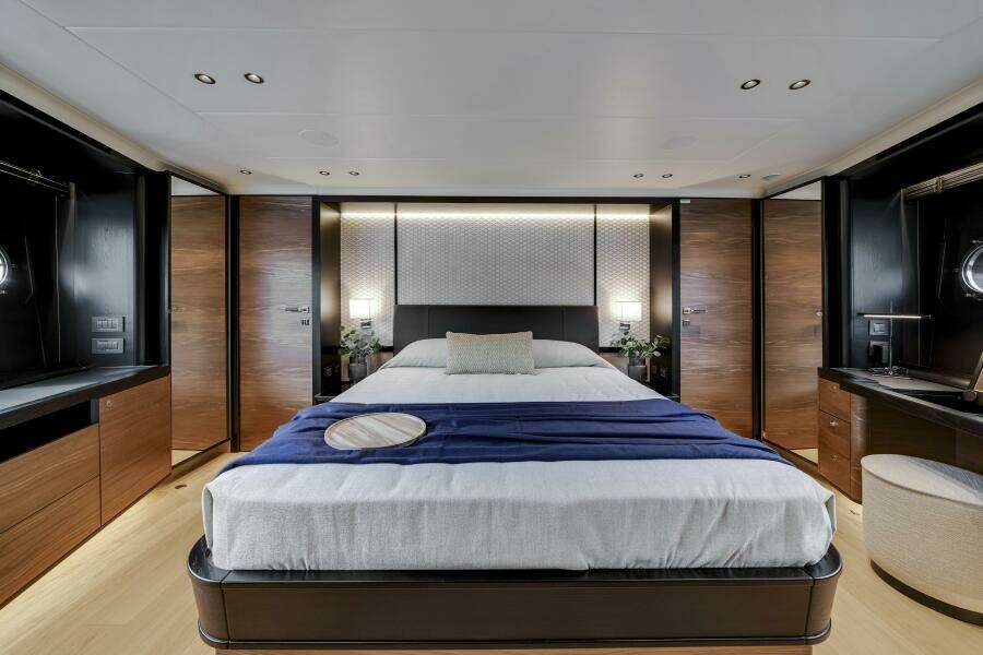 75ft Absolute Yacht For Sale