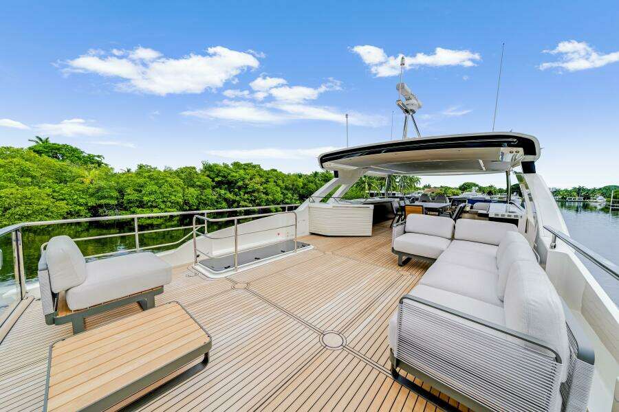 75ft Absolute Yacht For Sale