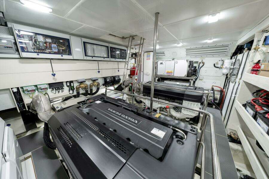 75ft Absolute Yacht For Sale