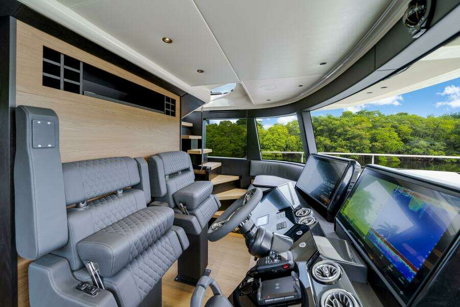 75ft Absolute Yacht For Sale