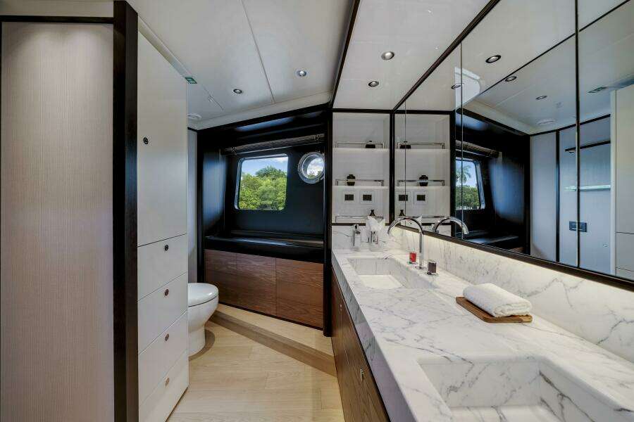 75ft Absolute Yacht For Sale