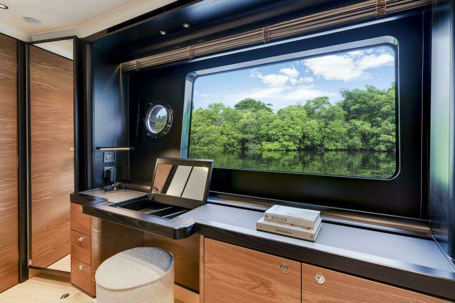 75ft Absolute Yacht For Sale