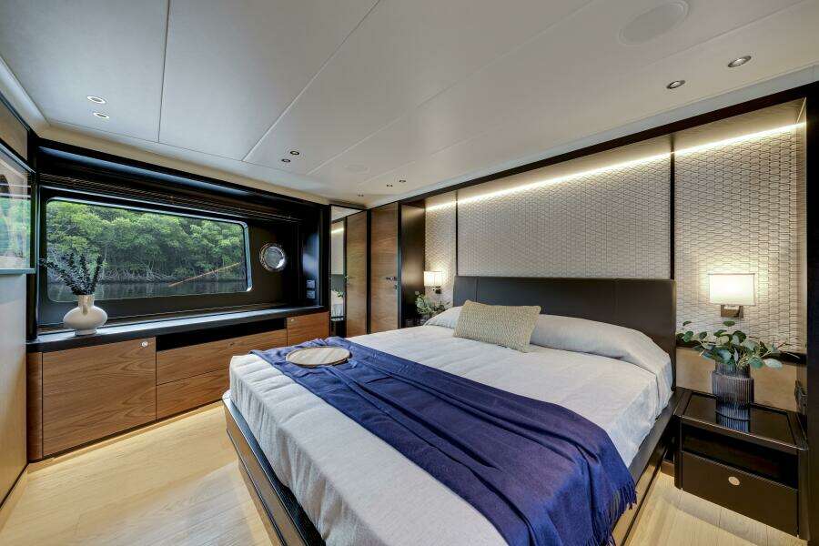 75ft Absolute Yacht For Sale