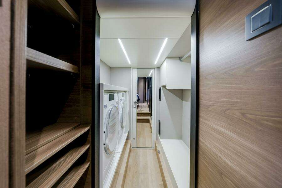 75ft Absolute Yacht For Sale